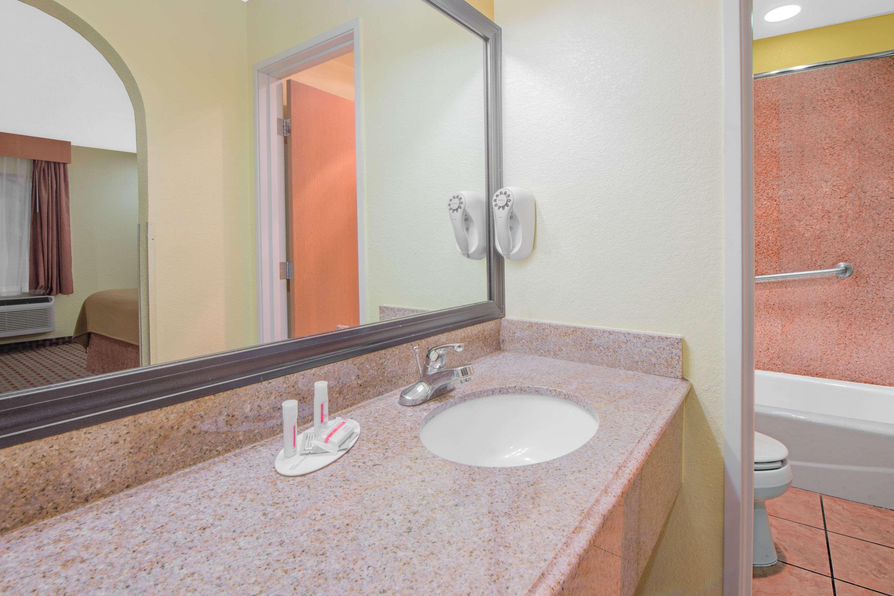 Days Inn By Wyndham Lubbock South Eksteriør bilde